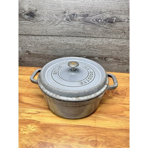 Vintage STAUB #24 Cast Iron Dutch Oven Cocotte Graphite Grey Made in France 4 Qt - Picture 2 of 11